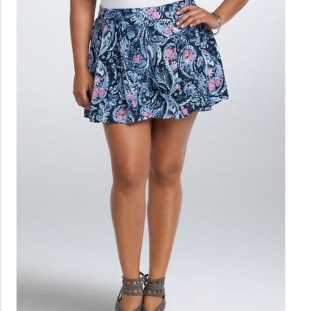 Torrid Abstract Blue & Pink Printed Flowy Dressy Shorts Size 2